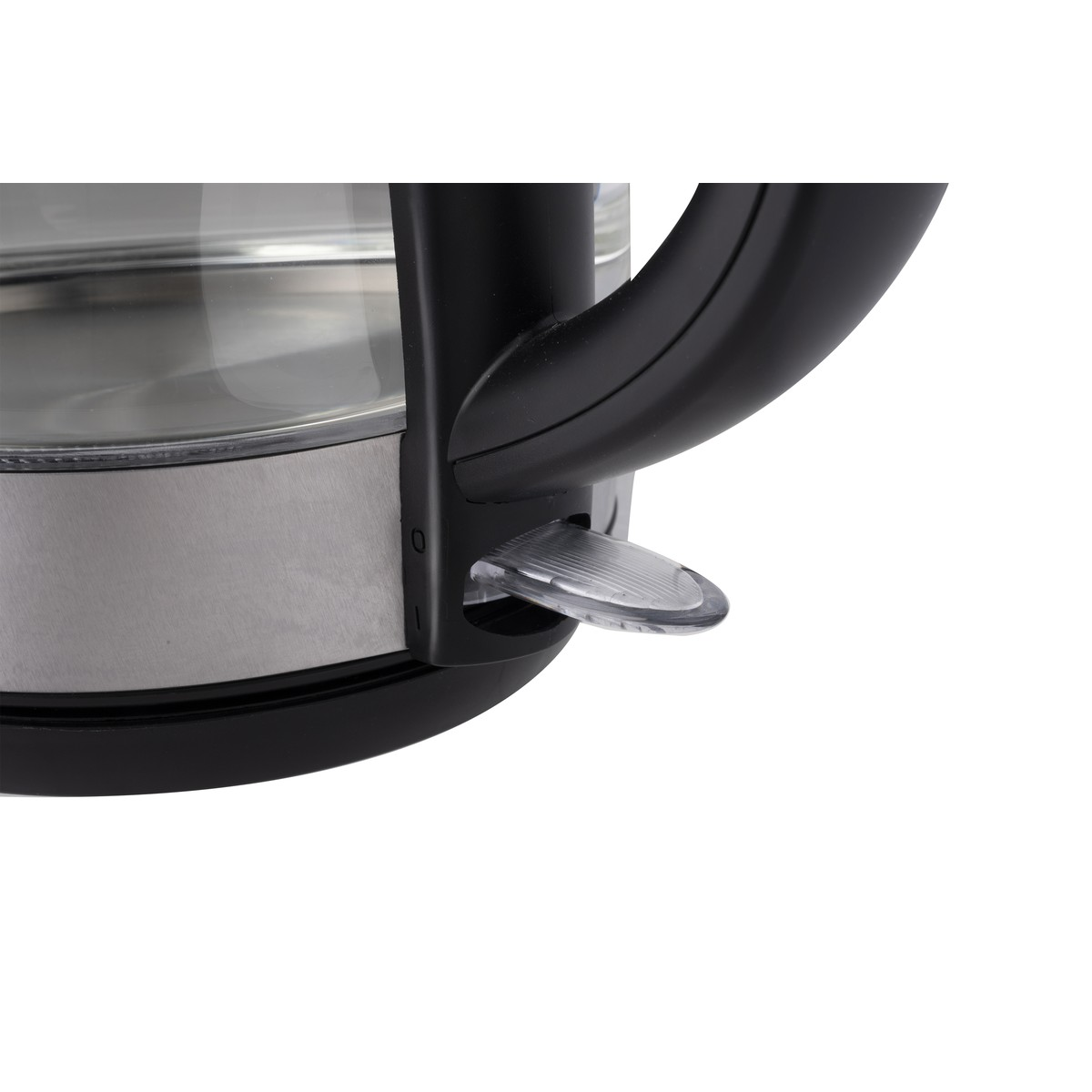 Primo piano di un bollitore elettrico con manico nero, base argento e interruttore trasparente.