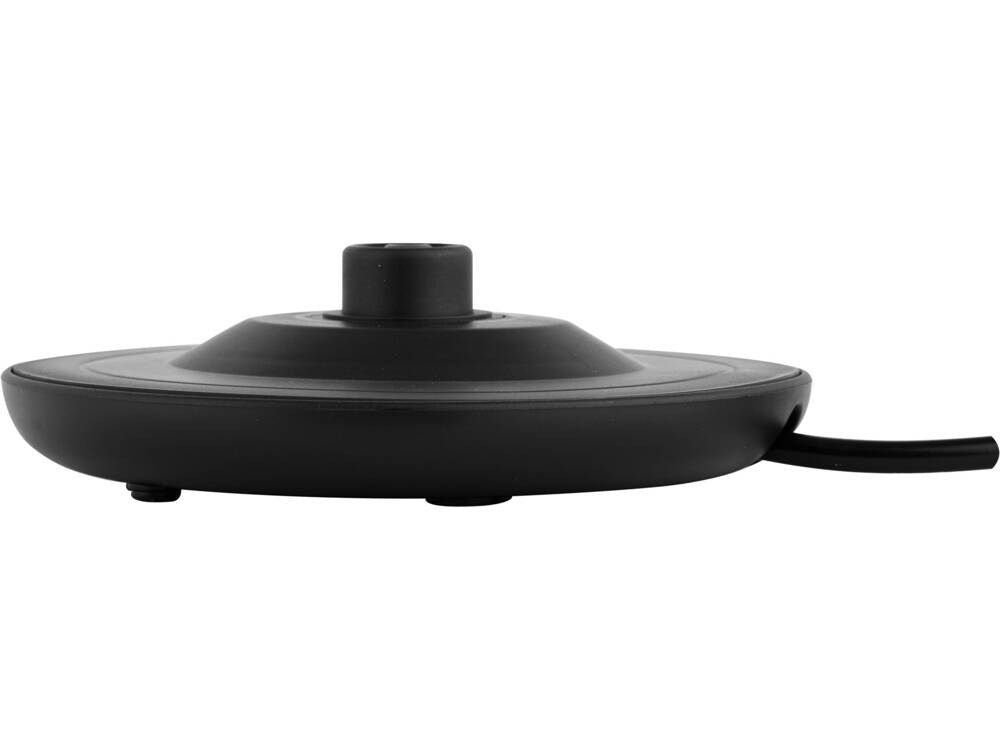 Una base di ricarica wireless nera e rotonda con un cavo su sfondo bianco.