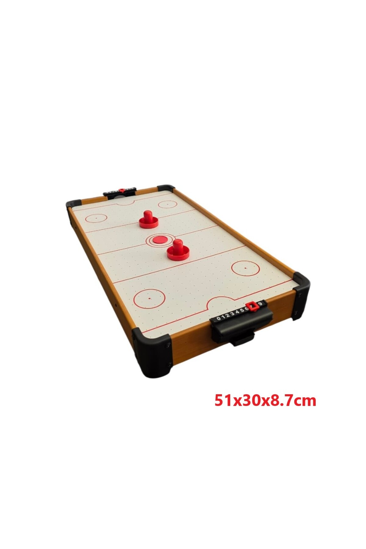 Kırmızı topuzlu ve diskli, 51x30x8.7cm boyutlarında ahşap masaüstü air hockey oyunu, beyaz arka planda.
