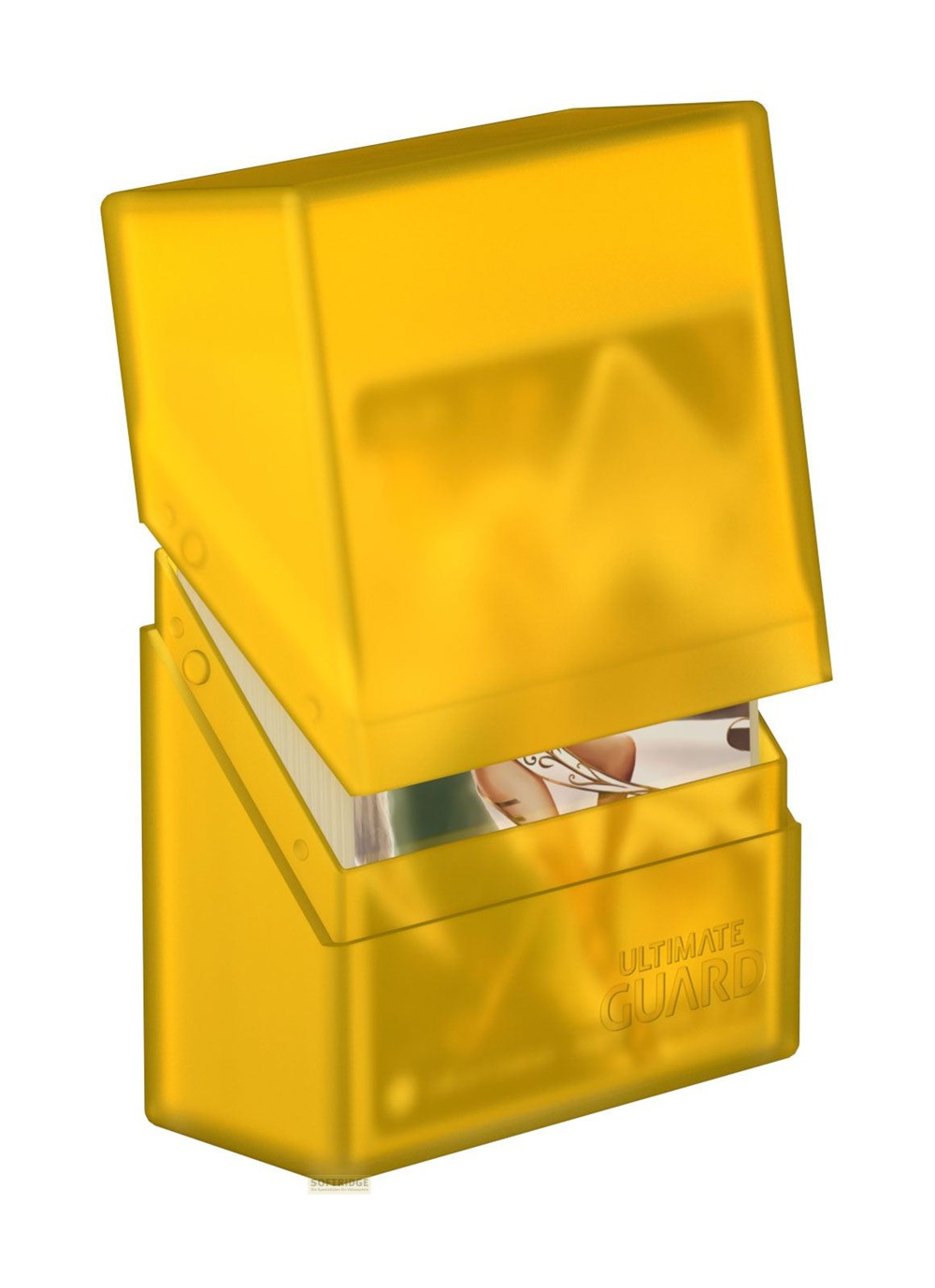 Boîte de deck Ultimate Guard jaune translucide, partiellement ouverte montrant des cartes, sur fond blanc.