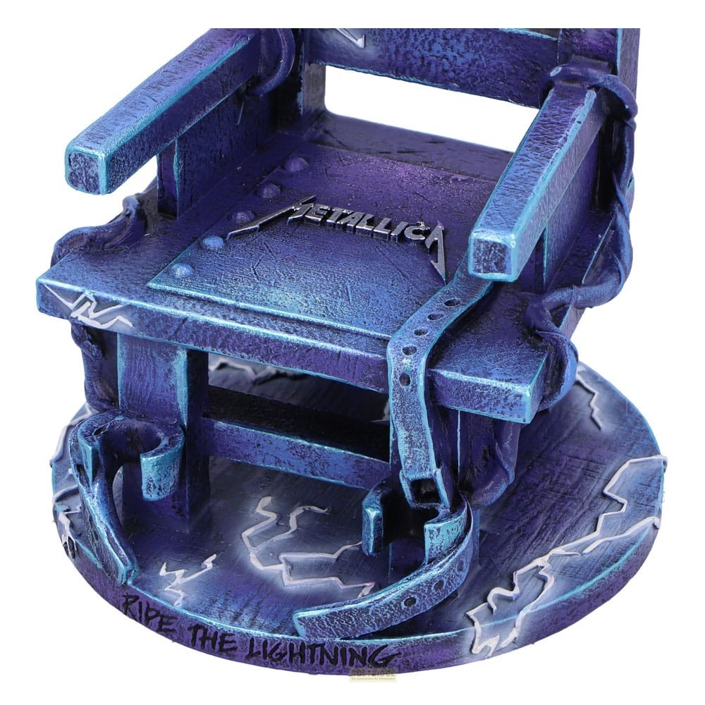 Eine lila metallische elektrische Stuhlfigur mit Blitzmustern, dem Metallica-Logo und dem Text Ride the Lightning.