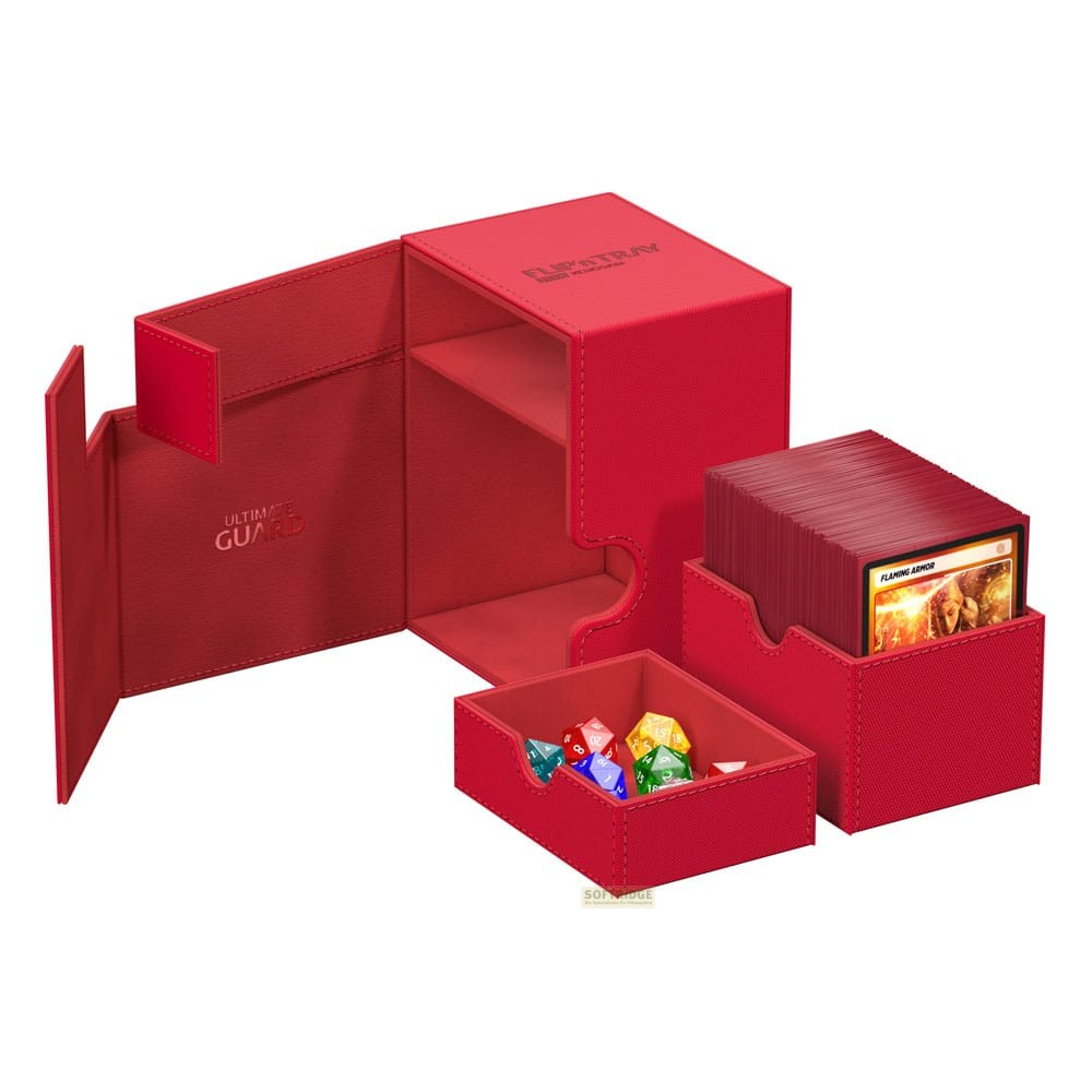 Boîte rouge Ultimate Guard Flip'n'Tray avec deck de cartes et dés colorés.
