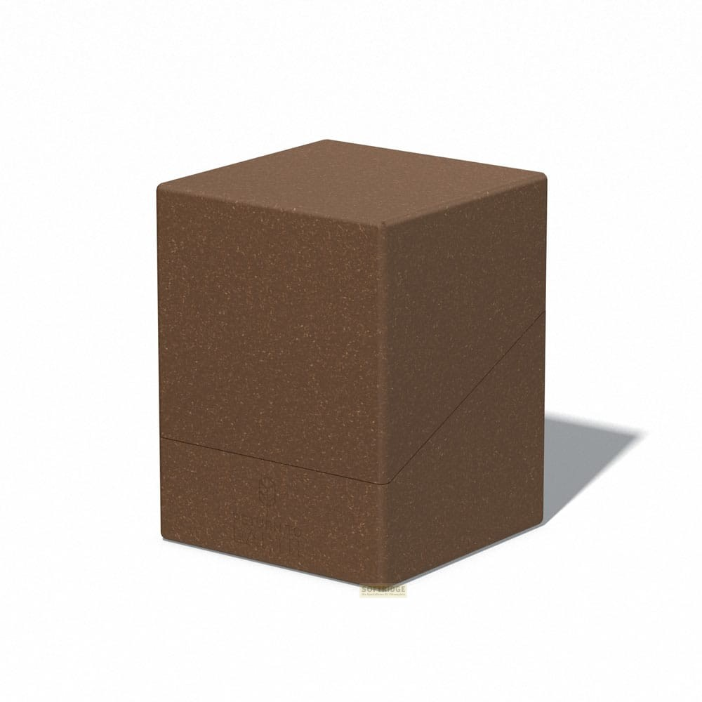 Une boîte de deck marron texturée avec une couture diagonale sur fond blanc.