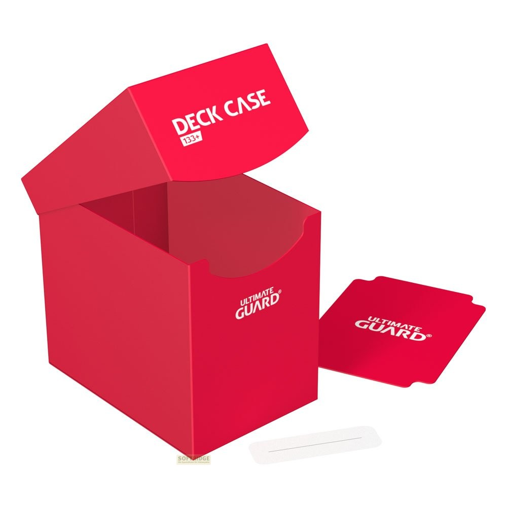 Un étui à cartes Ultimate Guard rose ouvert avec le texte 133+, un séparateur et une étiquette.