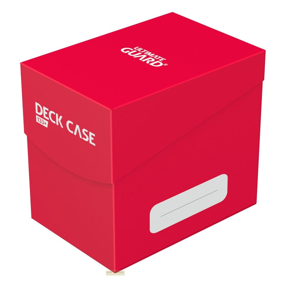 Un boitier de deck Ultimate Guard rouge avec du texte blanc et une zone d'etiquette sur fond blanc.