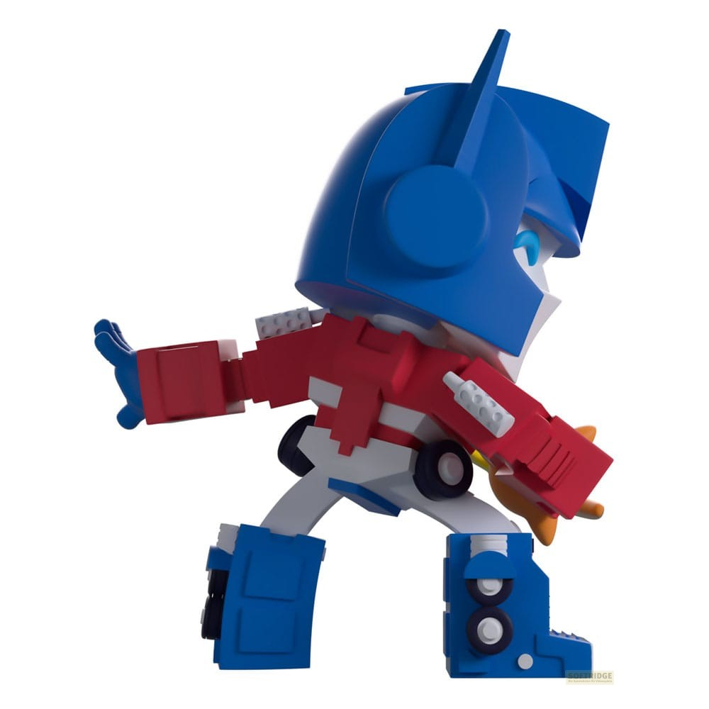Una figura de robot de estilo de dibujos animados azul y rojo se da la vuelta.