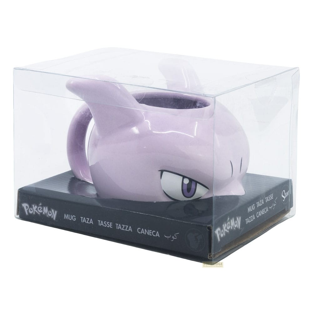 Taza de cerámica morada de Pokémon Mewtwo dentro de una caja de regalo transparente.