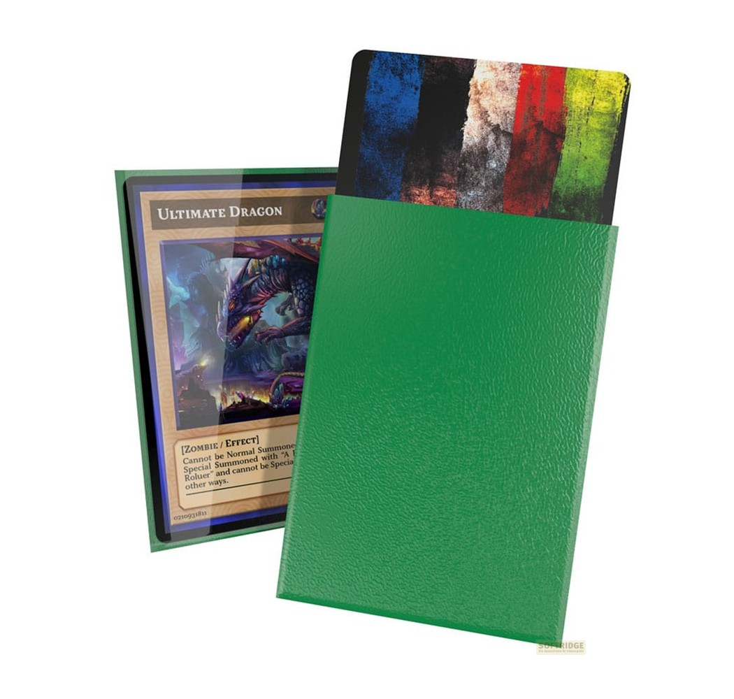 Un protège-carte vert montre partiellement une carte nommée Ultimate Dragon.