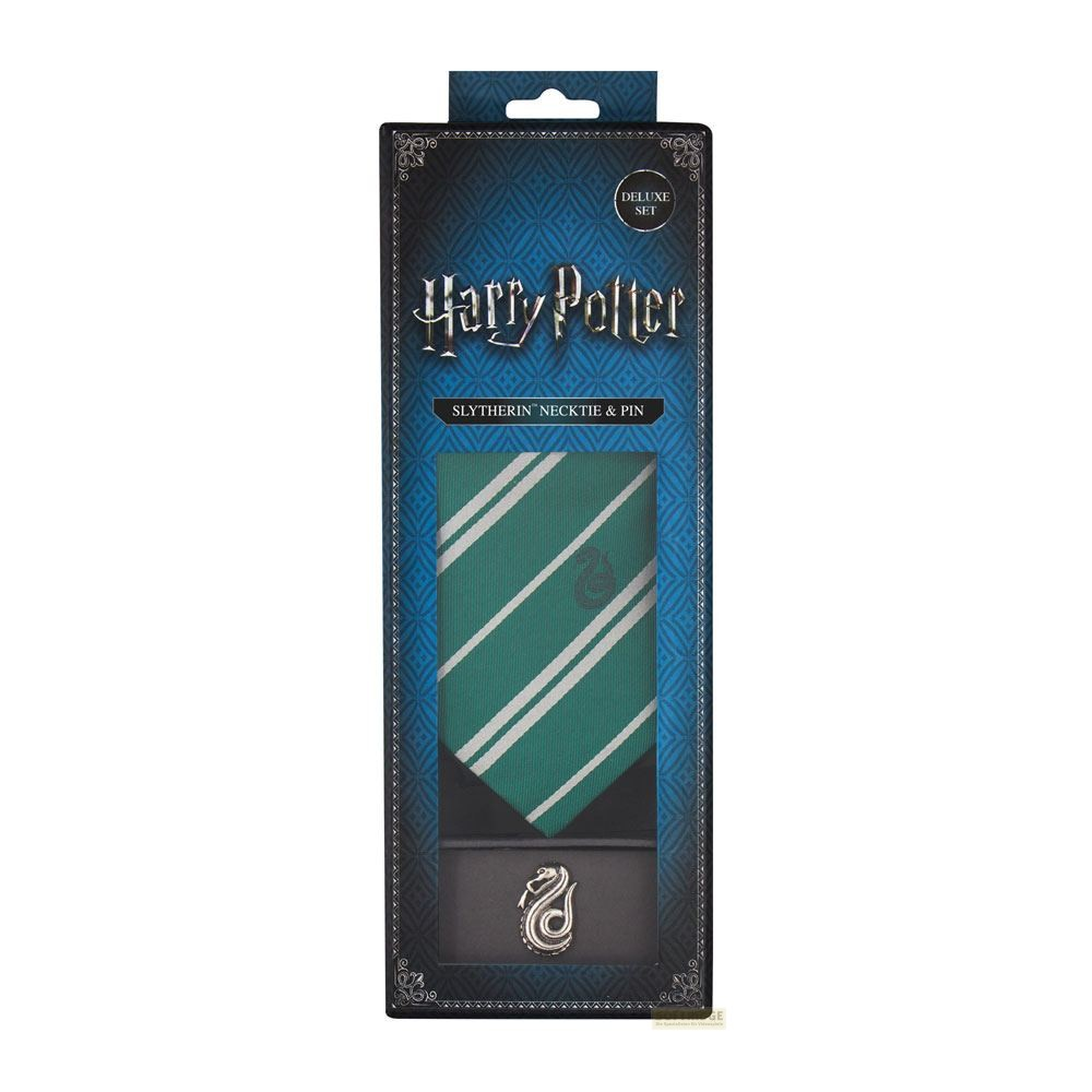 Set de lujo de Harry Potter Slytherin con corbata verde y plateada y pin de serpiente en caja.