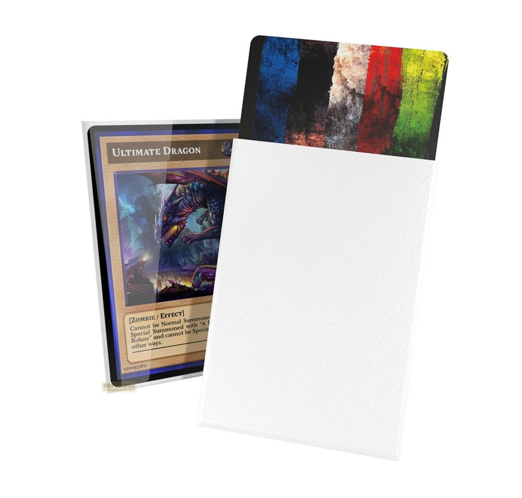 Une boîte de rangement blanche contient des cartes, une carte dragon étant visible à gauche.