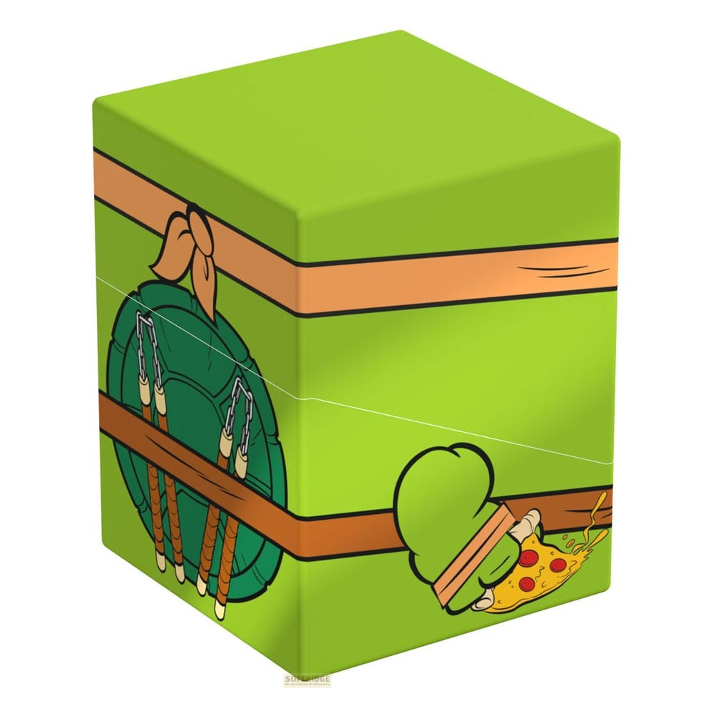 Boîte verte avec un bandeau orange, une carapace, des nunchakus et une pizza.