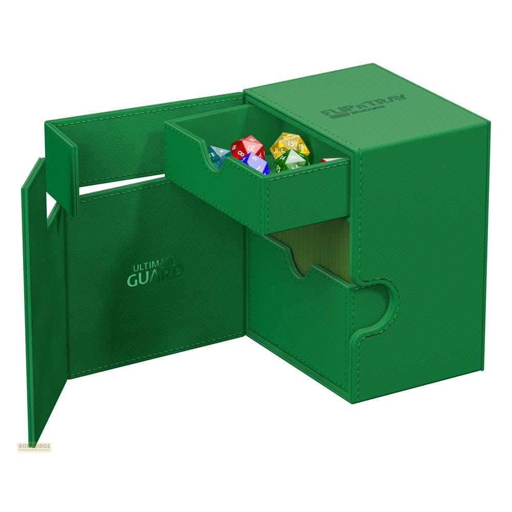 Boîte de deck verte Ultimate Guard avec plateau ouvert et dés colorés.