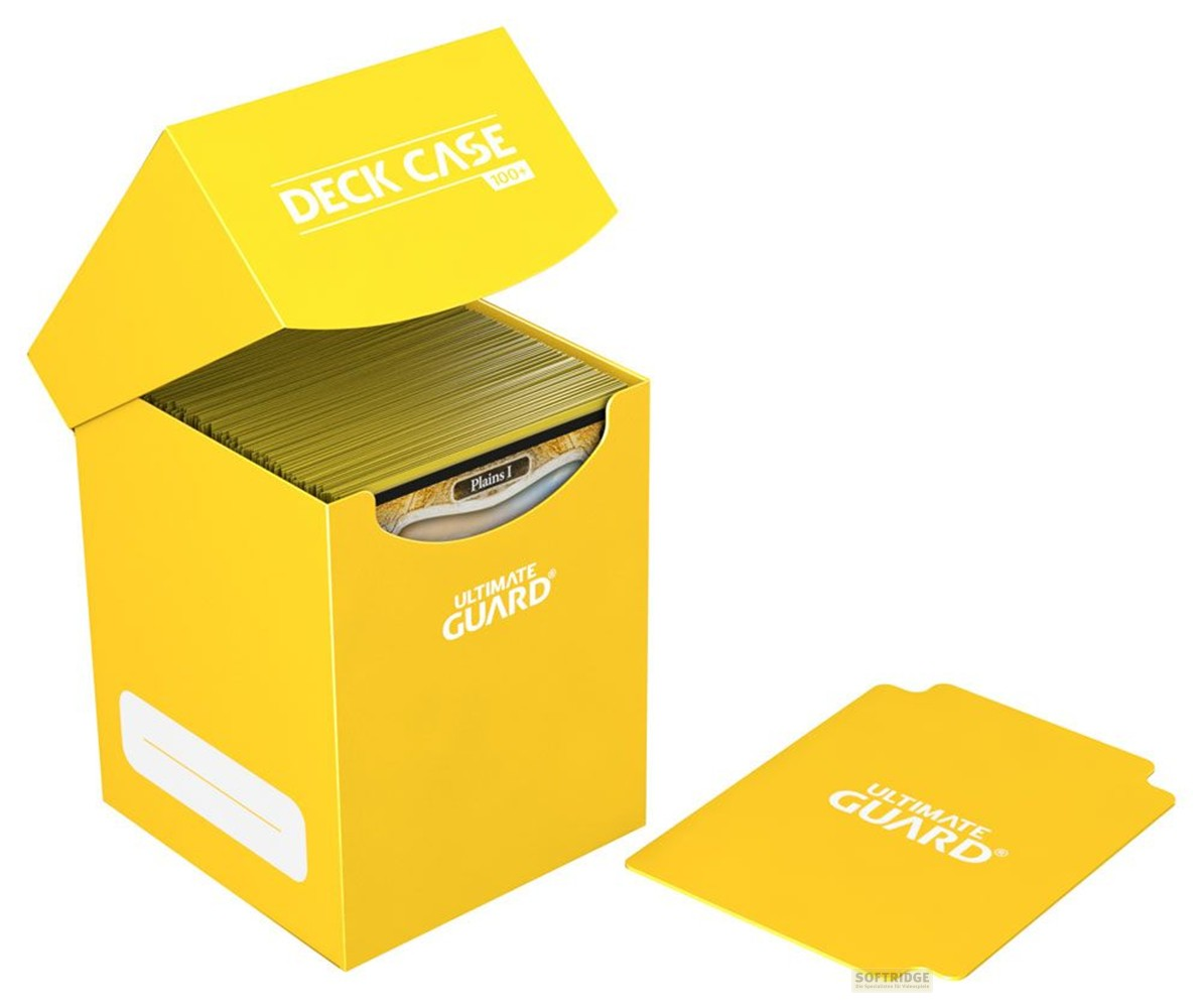 Une boîte de deck Ultimate Guard jaune vif remplie de cartes, avec le couvercle ouvert et un séparateur à côté.