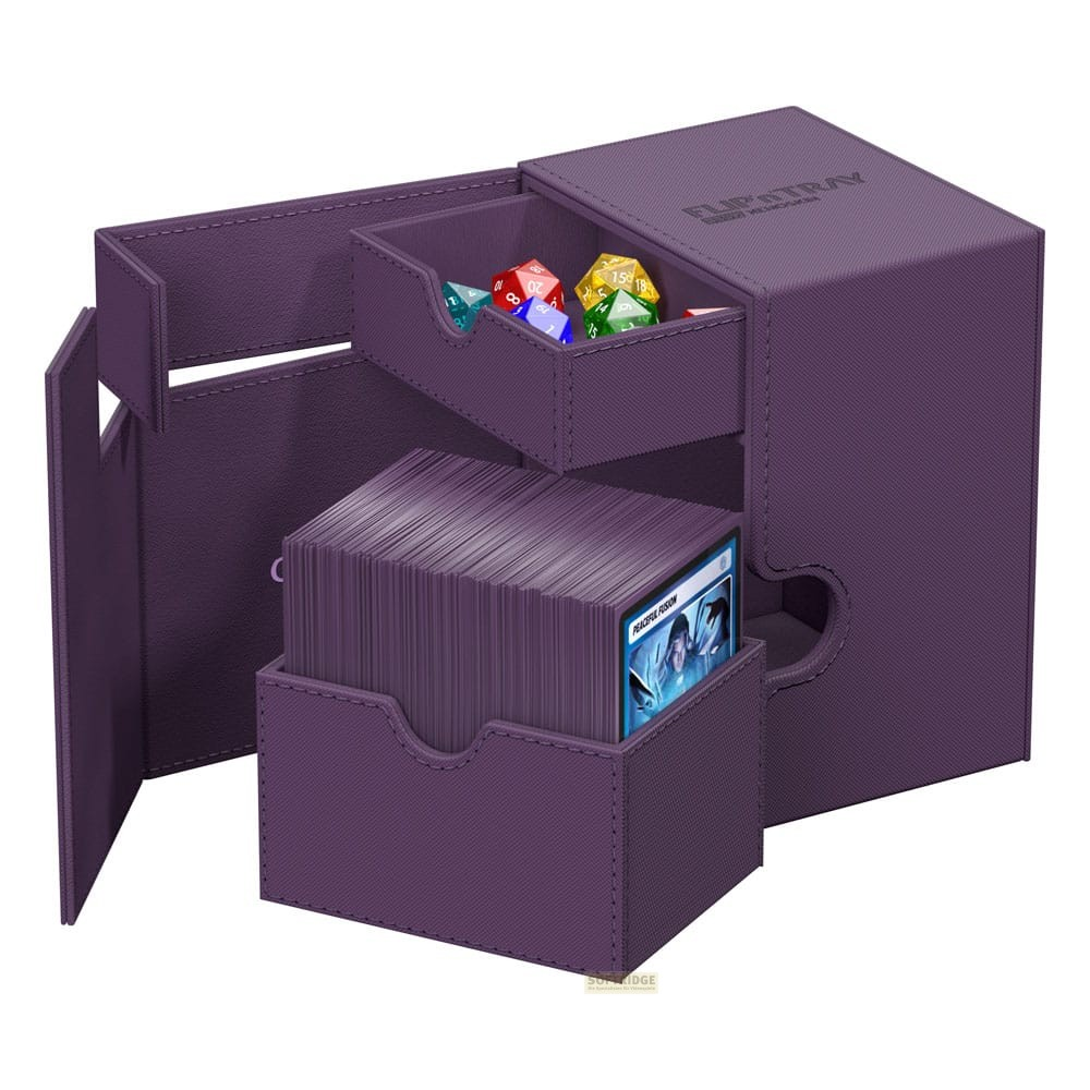 Boîte de rangement en cuir violet pour cartes et dés avec tiroirs ouverts montrant des cartes et des dés.
