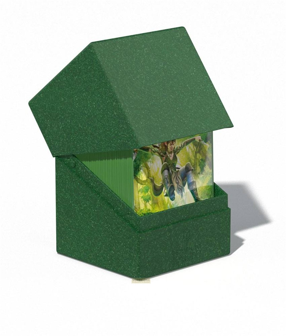 Une boîte de deck verte ouverte à la texture pailletée contient des cartes et montre un elfe en forêt.