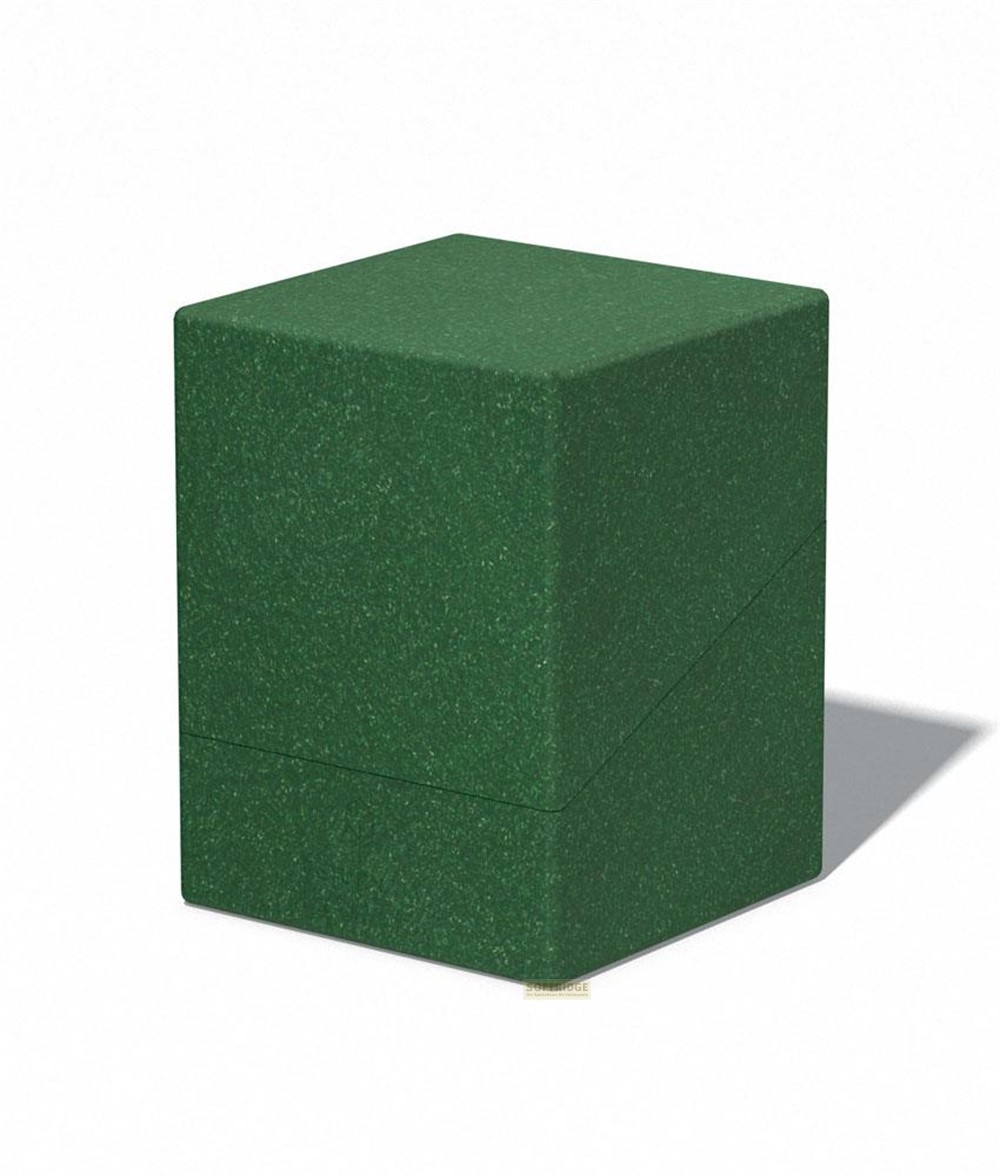 Un cube texturé vert avec une ombre grise sur fond blanc.