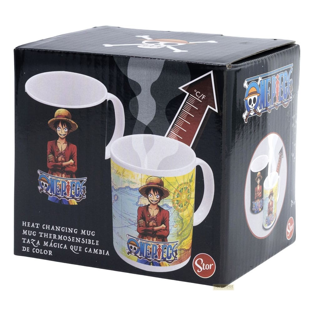 Una caja negra para una taza mágica de One Piece, con imágenes de Luffy y el diseño de la taza.