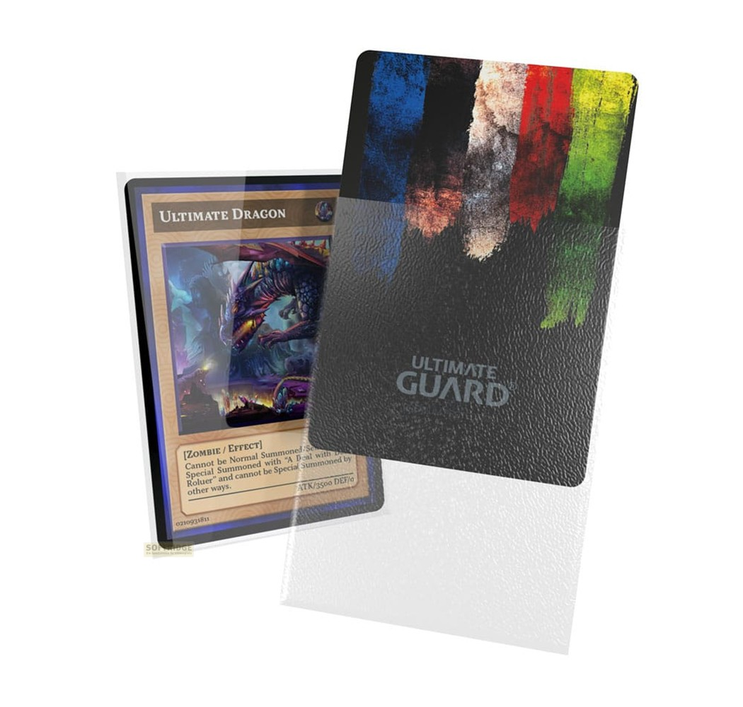 Protège-carte Ultimate Guard avec des pinceaux colorés et une carte à jouer représentant un dragon.