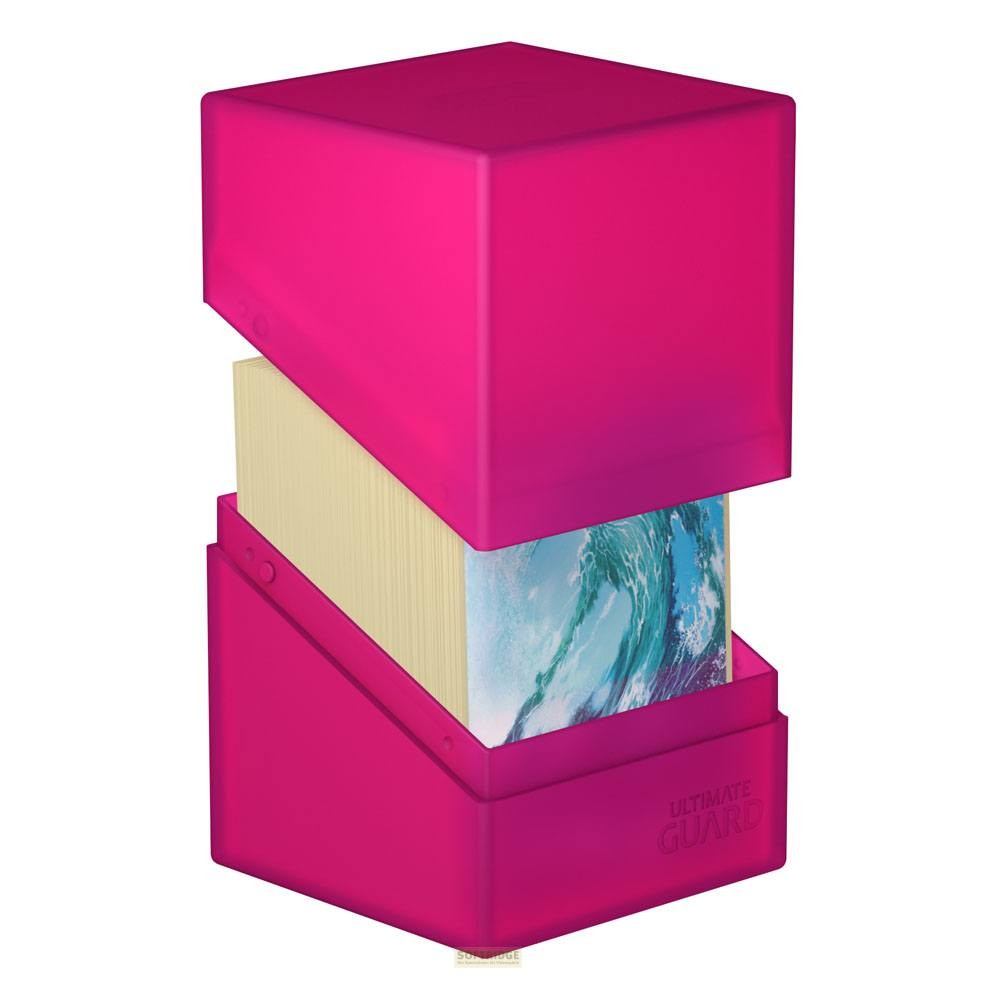 Une boîte de deck rose Ultimate Guard ouverte révèle une pile de cartes à collectionner.