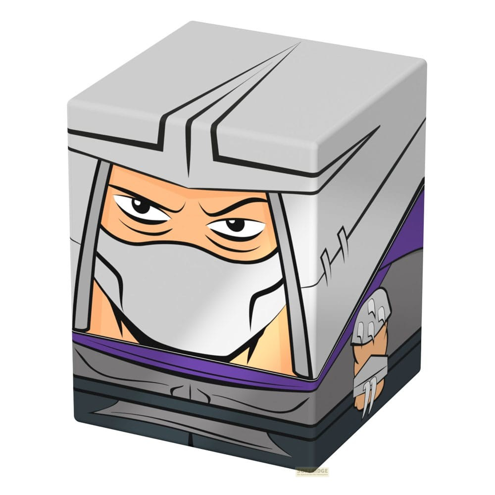 Une boîte en carton illustrée avec Shredder des Tortues Ninja.