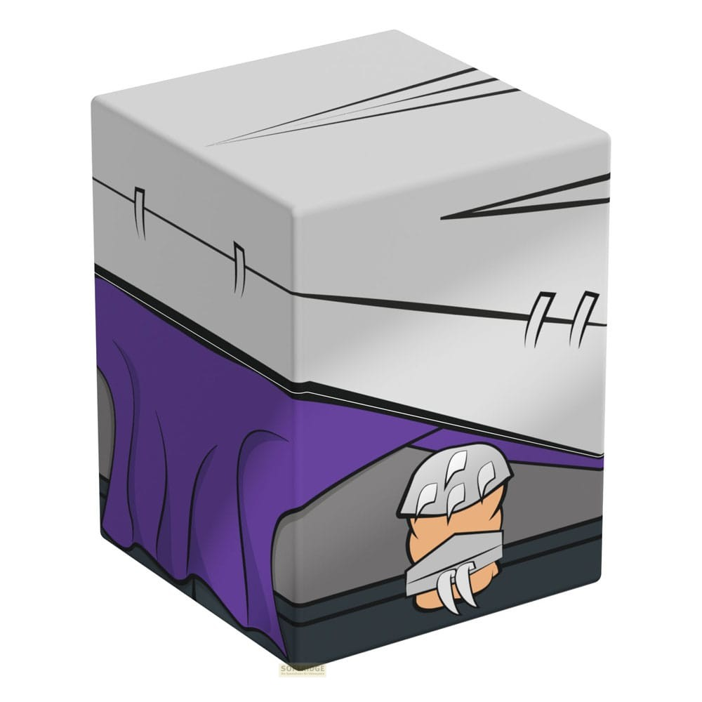Un cube blanc de style dessin animé avec des rideaux violets et une armure argentée.