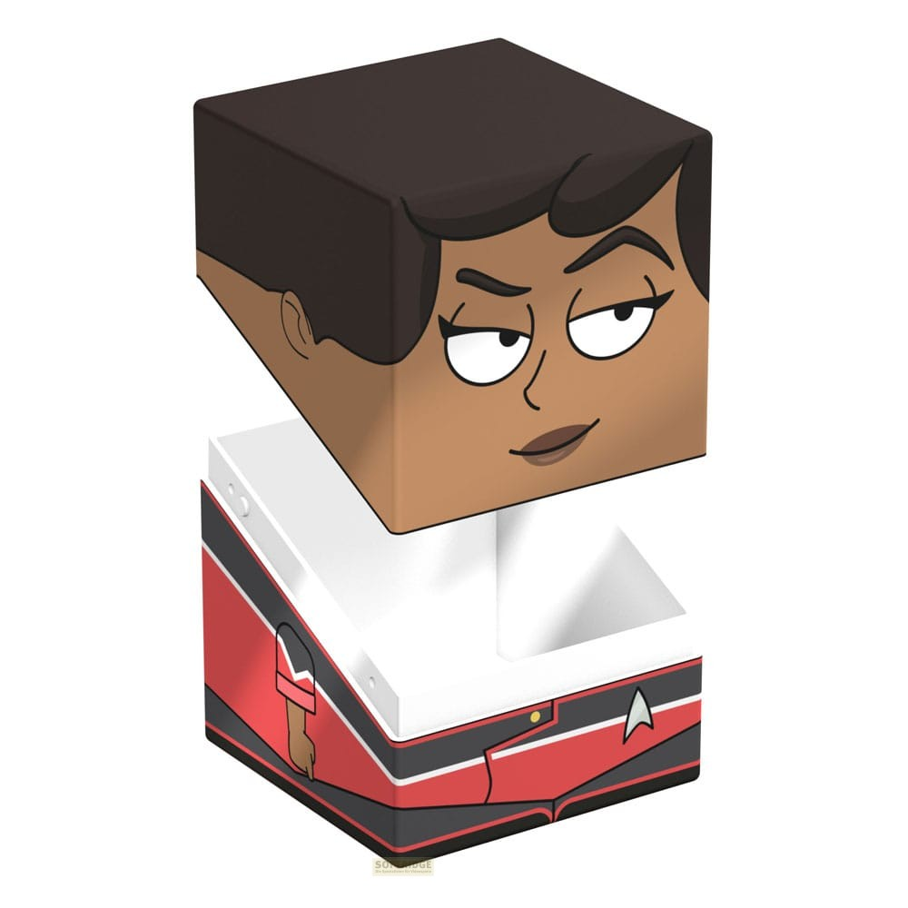 Une figurine en papier cubique d'un officier de Star Trek en uniforme rouge avec des cheveux sombres.