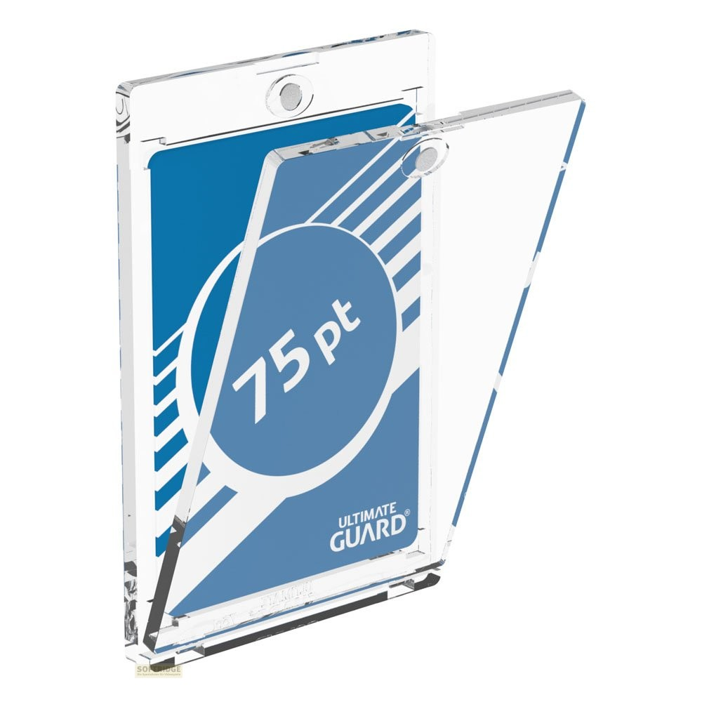 Un porte-carte magnétique en acrylique transparent avec un insert bleu affichant le texte 75 pt et Ultimate Guard.