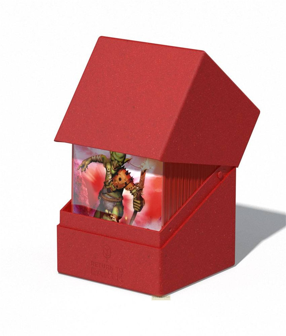 Boîte de cartes rouge texturée avec couvercle inclinable, affichant une carte représentant un gobelin vert.