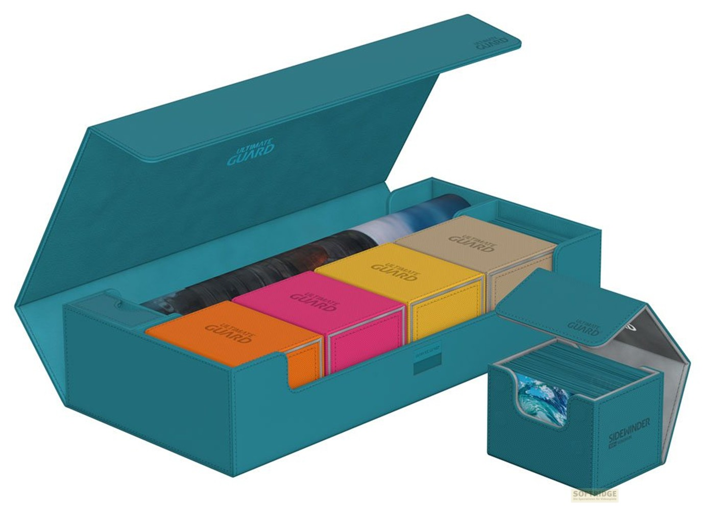 Une boîte de cartes bleue ouverte contenant quatre boîtes de deck colorées, un tapis de jeu et une boîte.