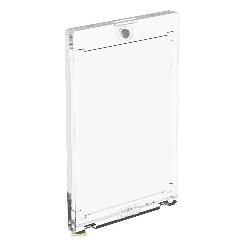 Un porte-carte à collectionner en acrylique transparent avec fermeture magnétique sur fond blanc.