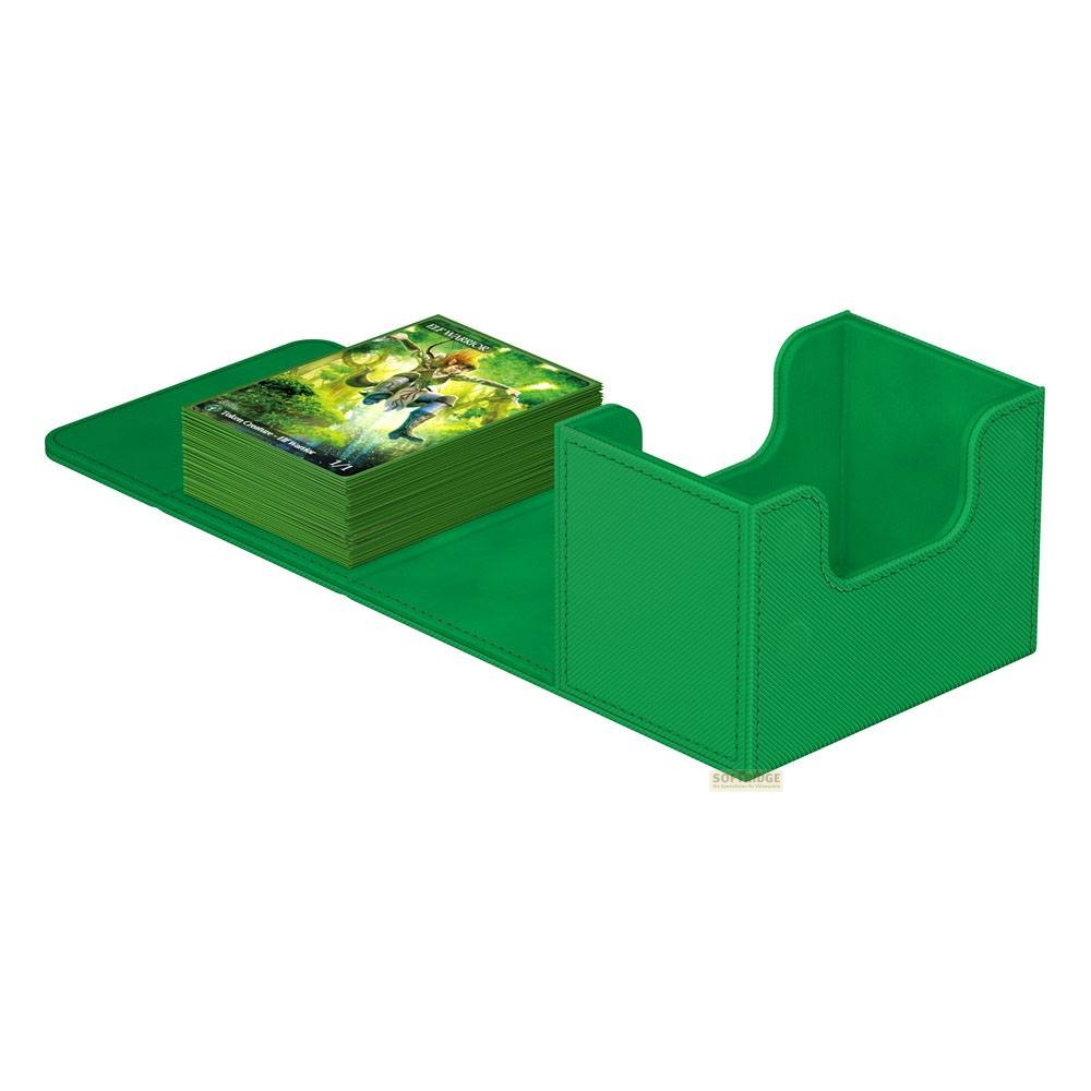 Une boîte à cartes verte en similicuir avec un compartiment ouvert et une pile de cartes à côté.