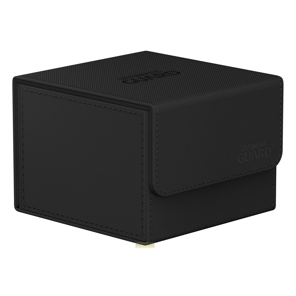 Une boîte de deck noire en similicuir texturé avec le logo Ultimate Guard gaufré sur le couvercle.