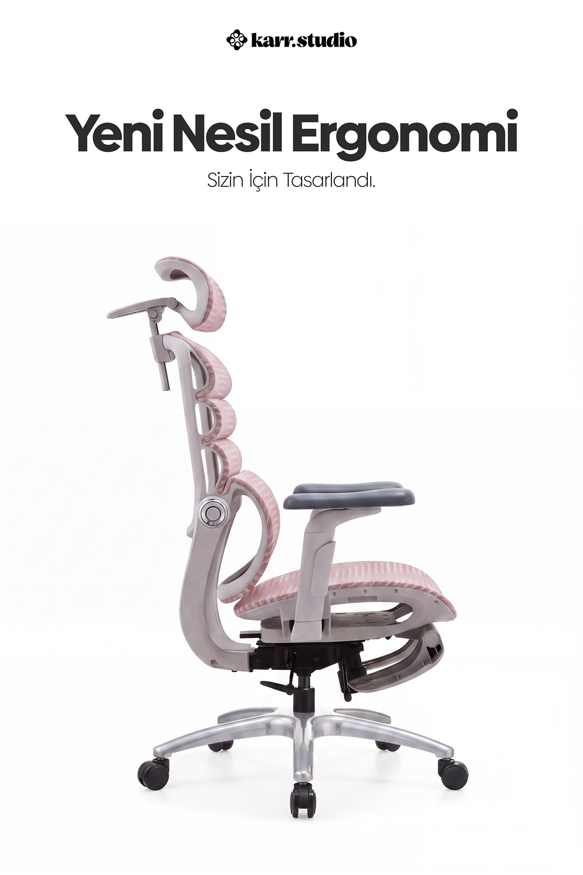 Beyaz arka planda pembe ve gri renkli ergonomik ofis sandalyesinin yan görünümü, Türkçe tanıtım yazısıyla.