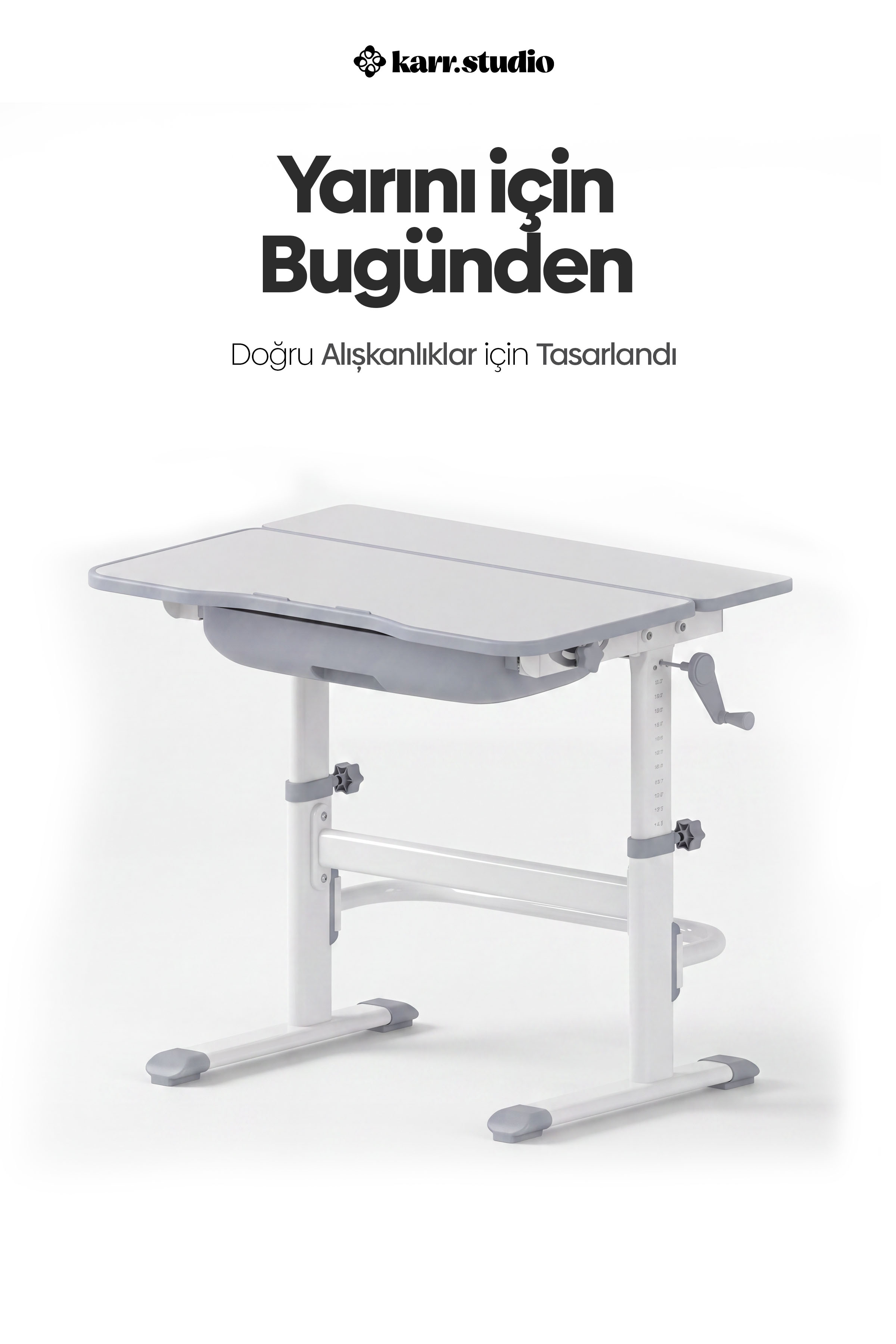 Beyaz arka planda gri detaylara ve kola sahip ayarlanabilir beyaz çocuk çalışma masası.