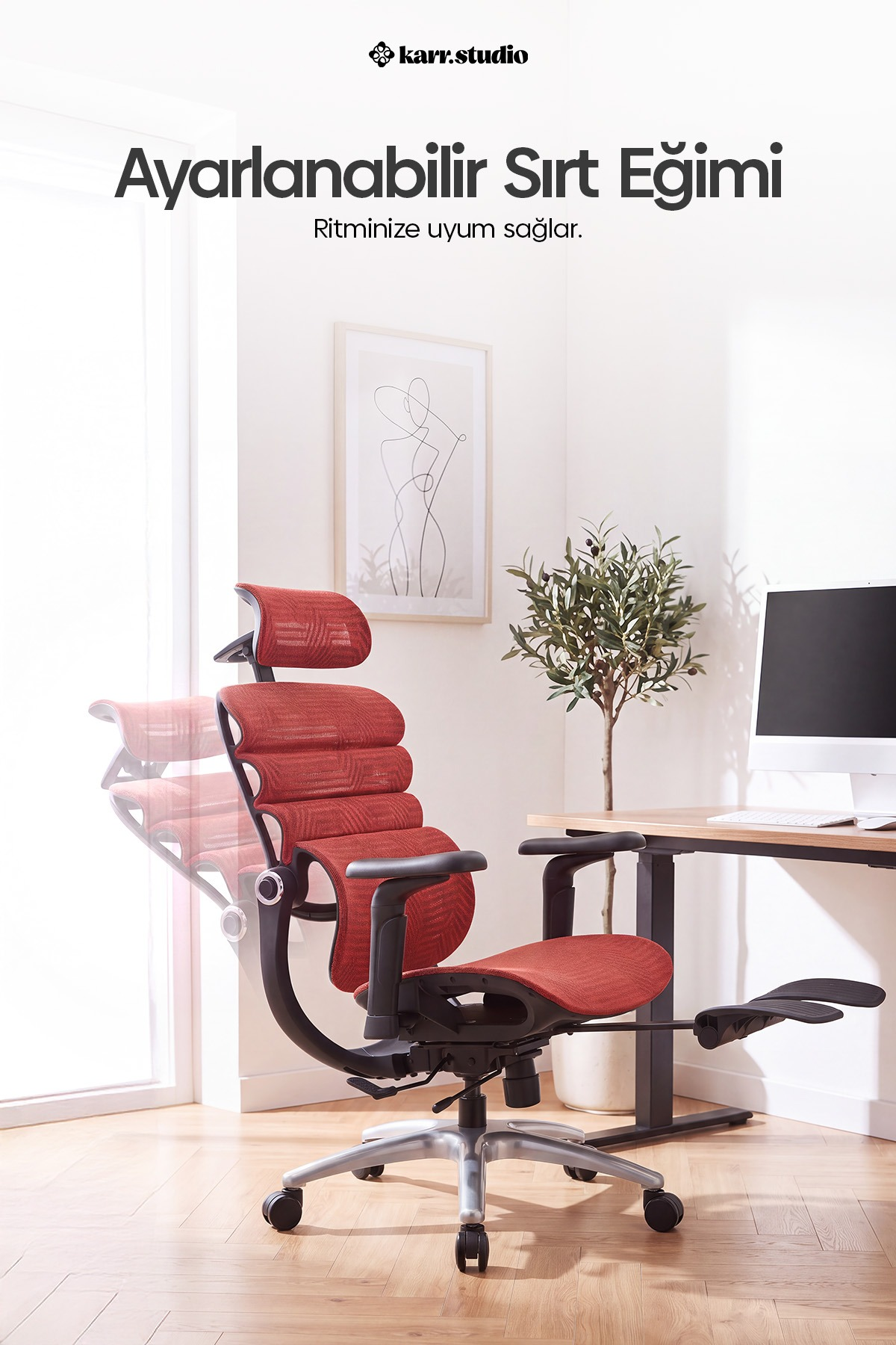 Modern bir ofiste ayarlanabilir sırt eğimine sahip kırmızı, ergonomik bir ofis koltuğu.