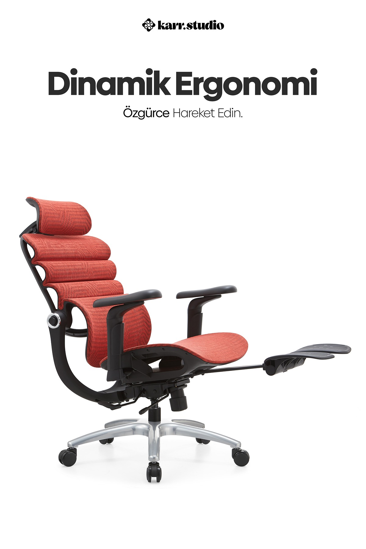 Beyaz arkaplanda siyah çerçeveli, baş destekli ve uzatılabilir ayaklıklı kırmızı ergonomik ofis koltuğu.