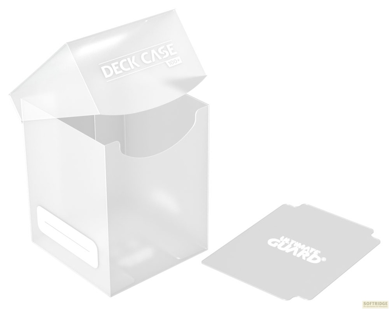 Un Deck Case 100+ transparent avec un couvercle ouvert et une carte séparée sur fond blanc.