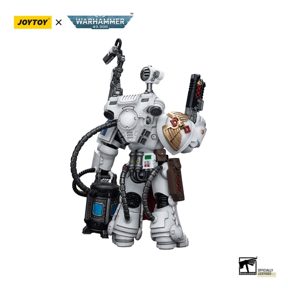 Biała figurka akcji Warhammer 40 000 z pancerzem, rurkami i bronią.