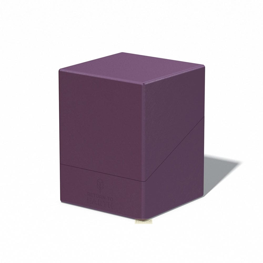 Une boîte de deck violette fermée avec un logo en relief sur fond clair.