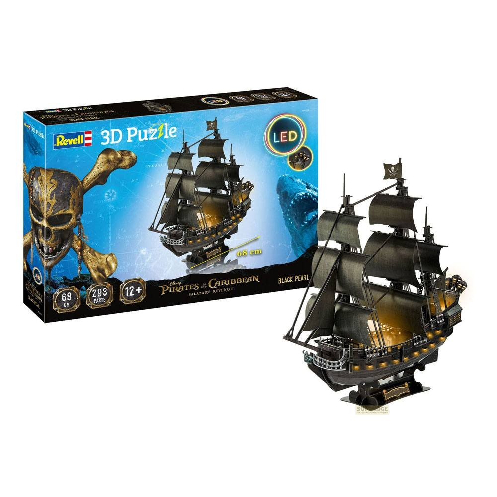 Puzzle 3D Revell du bateau pirate Black Pearl avec lumières LED, monté à côté de sa boîte.