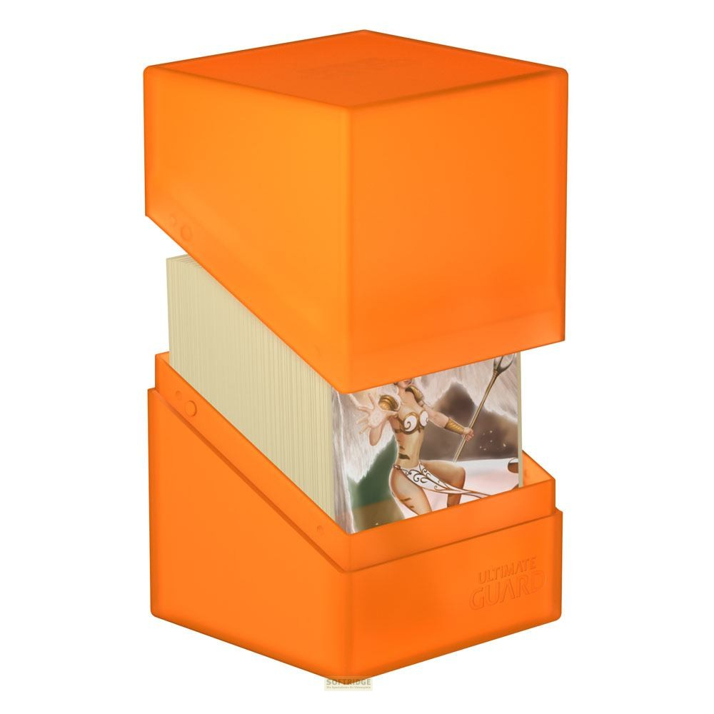 Une boîte de rangement orange avec le couvercle ouvert, révélant une pile de cartes.
