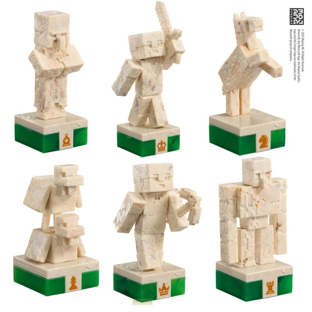 Seis piezas de ajedrez de mármol de personajes de Minecraft sobre bases verdes y blancas.