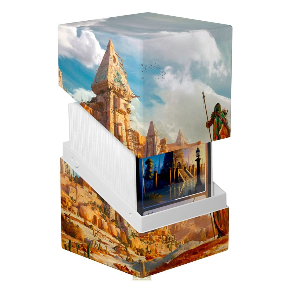 Boîte de jeu de cartes d'art du désert avec une pyramide géante et une silhouette debout.