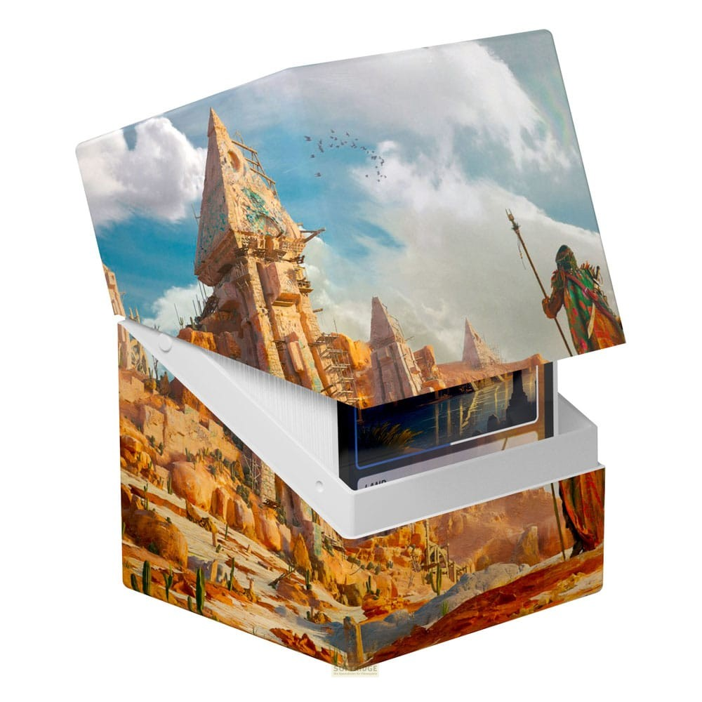 Boîte à cartes avec un paysage désertique fantastique, des pyramides et un personnage tenant un bâton.