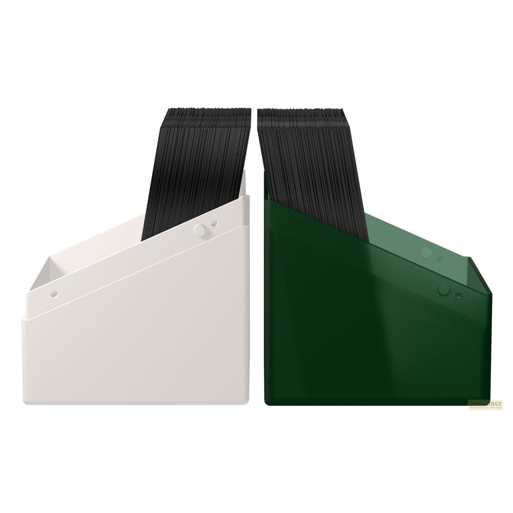 Deux contenants en plastique, blanc et vert, remplis d'objets plats noirs sur fond blanc.