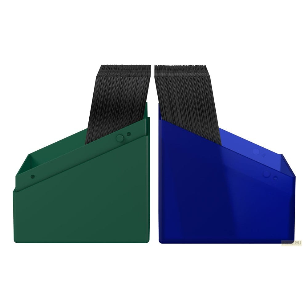 Deux porte-cartes inclinés, l'un vert et l'autre bleu, remplis de cartes noires sur fond blanc.