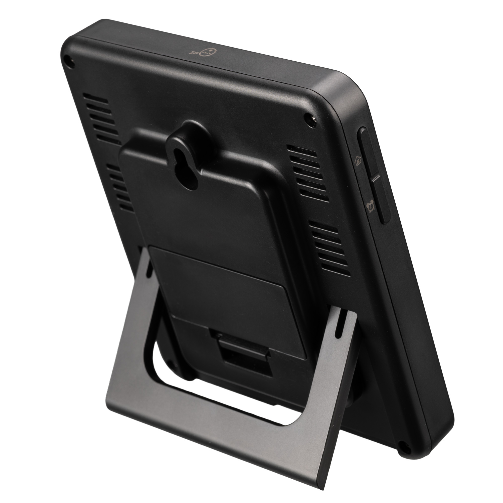 Parte trasera de un dispositivo electrónico negro con soporte desplegable y ranura para pared.