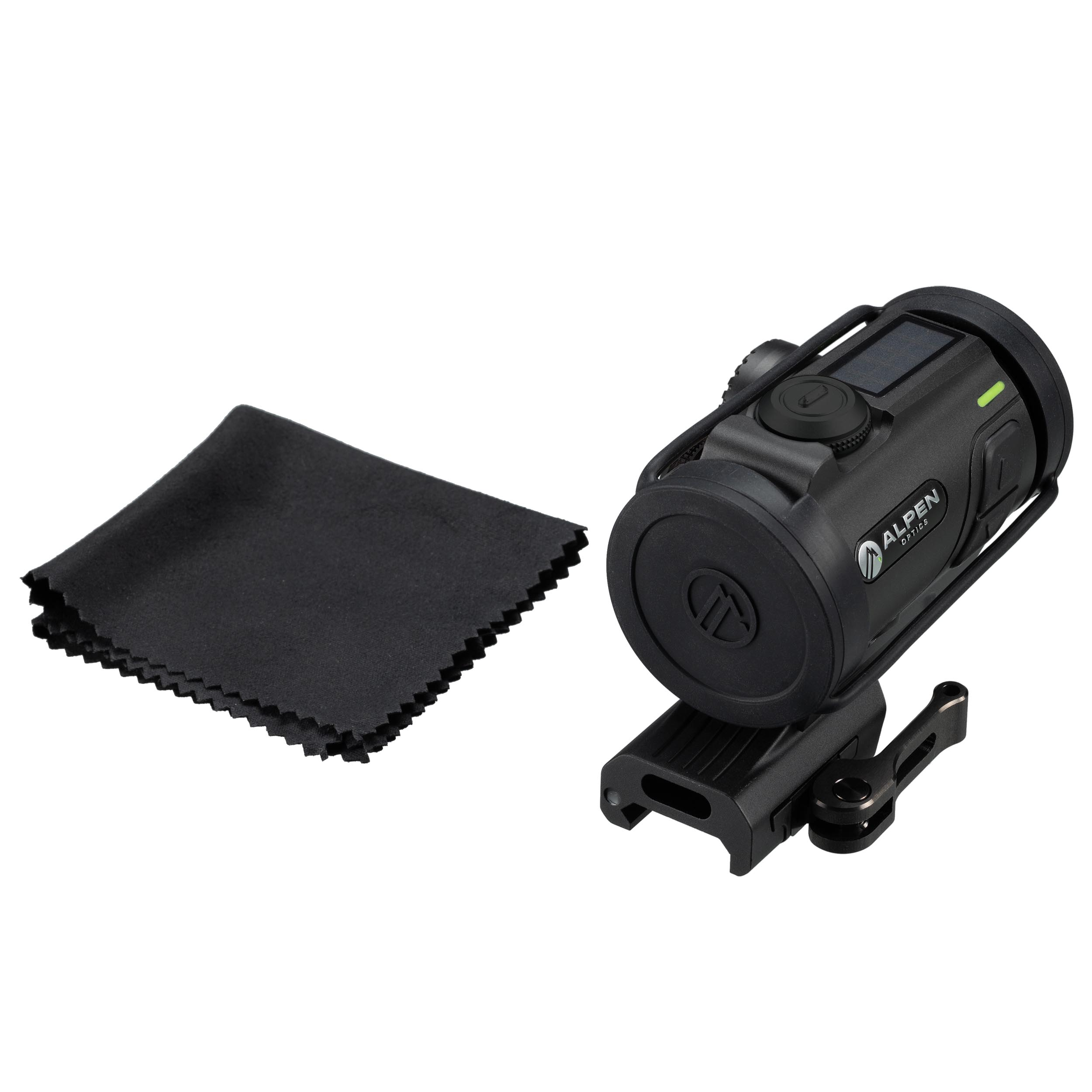 Mira de punto rojo Alpen Optics negra con montaje y paño de microfibra sobre fondo blanco.