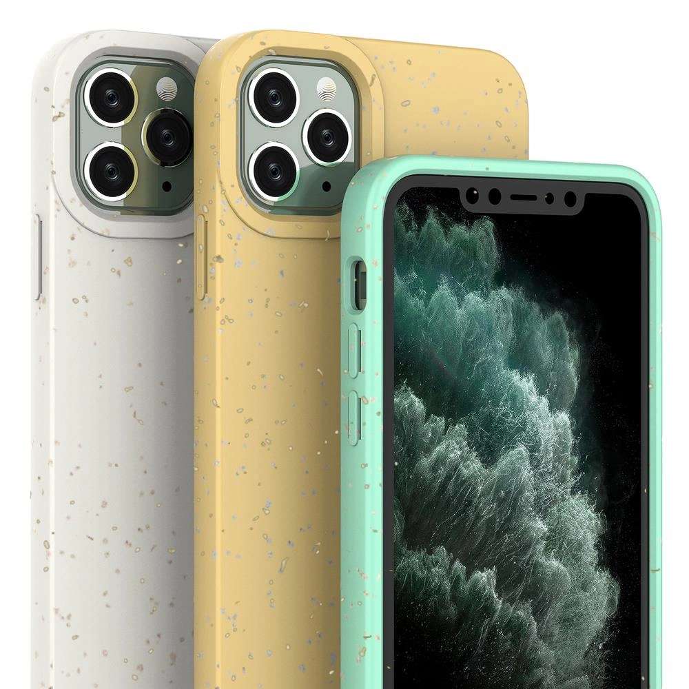 Tre smartphone con custodie screziate in bianco, giallo e verde menta su sfondo bianco.