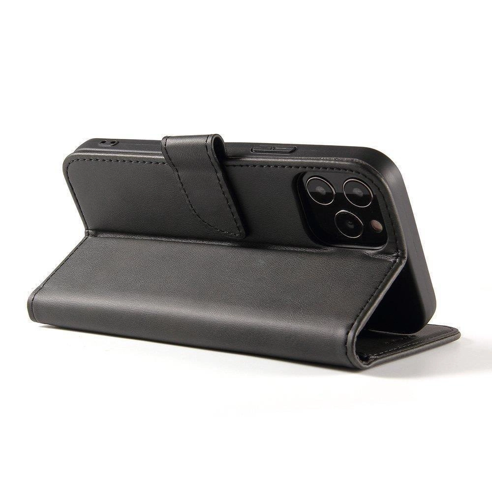 Una custodia a libro in pelle nera per smartphone con tripla fotocamera sul retro.